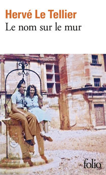 LE NOM SUR LE MUR